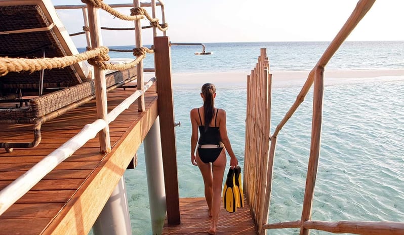 Constance Moofushi-Senior Water Villa snorkeling_4842